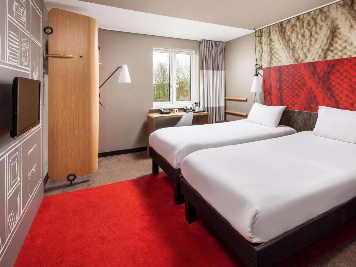Ibis Rugby East Hotel Crick  Exterior photo