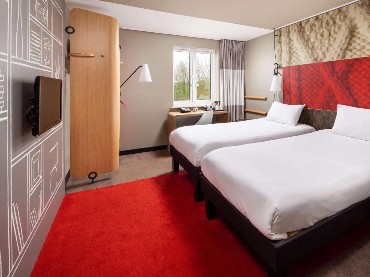 Ibis Rugby East Hotel Crick  Exterior photo