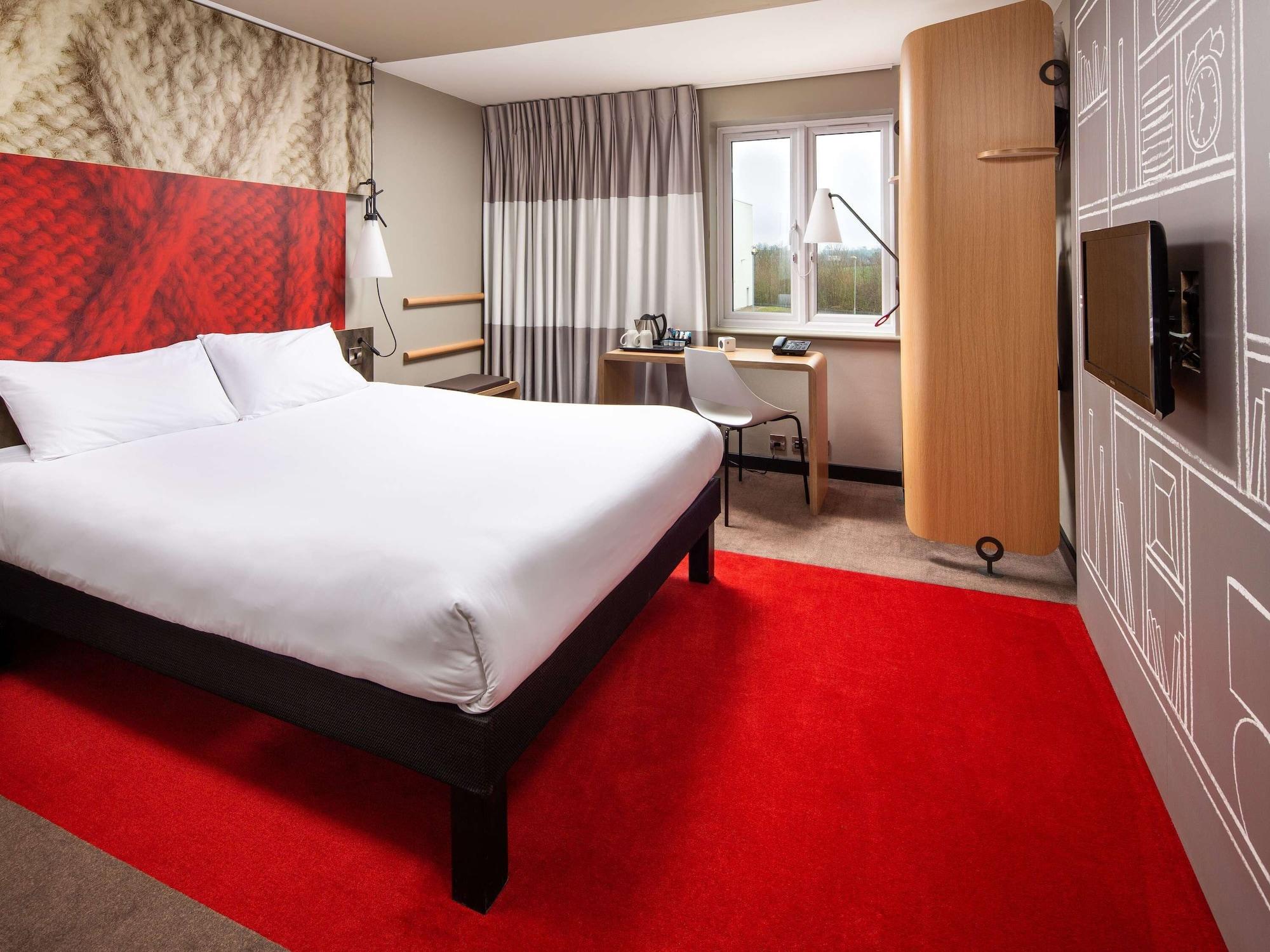 Ibis Rugby East Hotel Crick  Exterior photo