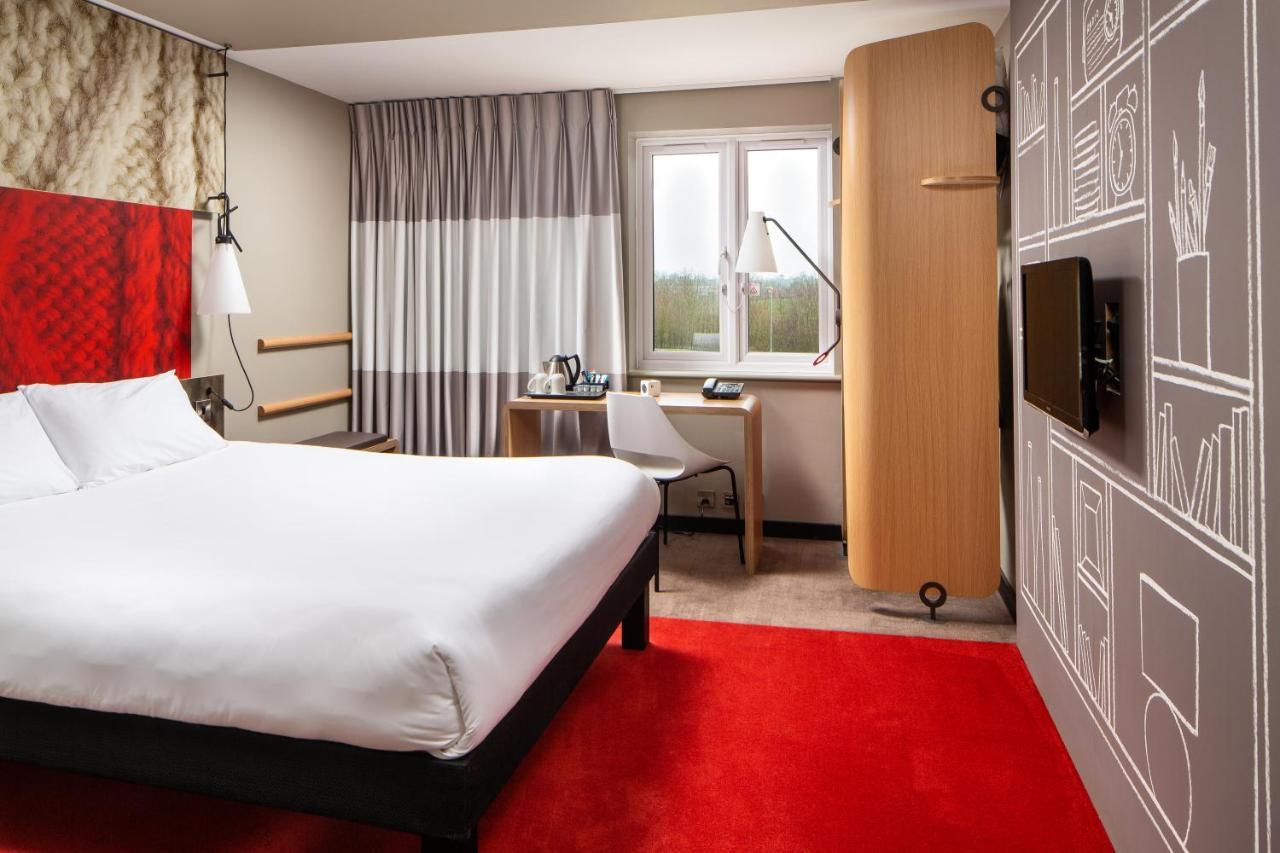 Ibis Rugby East Hotel Crick  Exterior photo